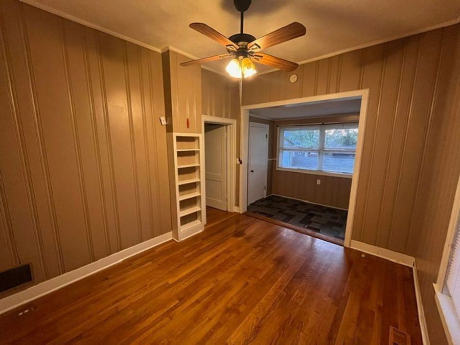 104 S Walnut St - Photo 5 of 11