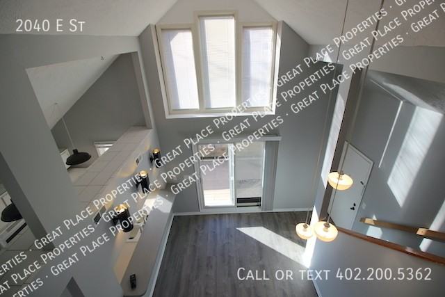 2040 E St - Photo 5 of 21