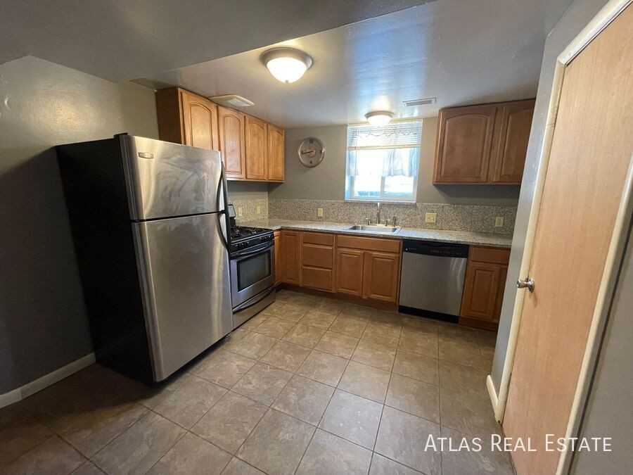 1833 N Hooker St - Photo 2 of 13
