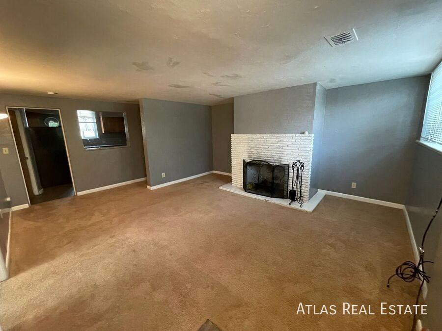 1833 N Hooker St - Photo 4 of 13