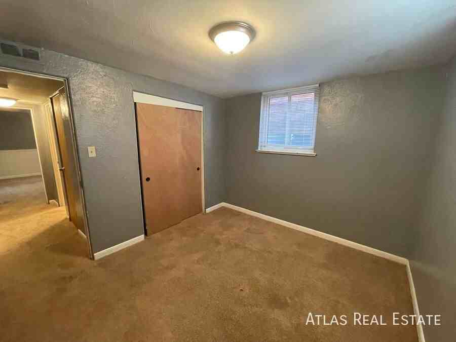 1833 N Hooker St - Photo 5 of 13
