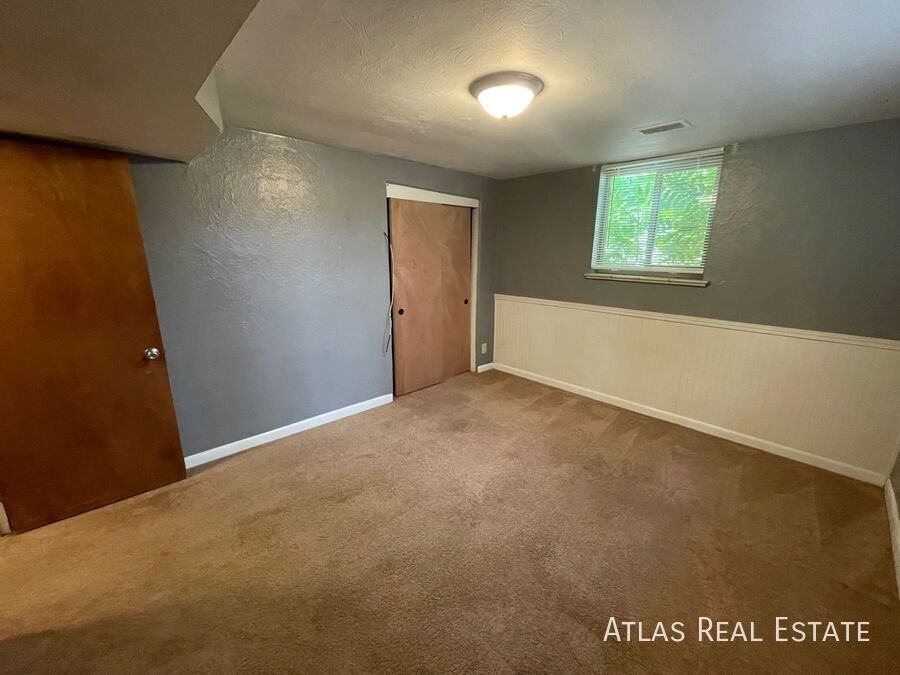 1833 N Hooker St - Photo 6 of 13