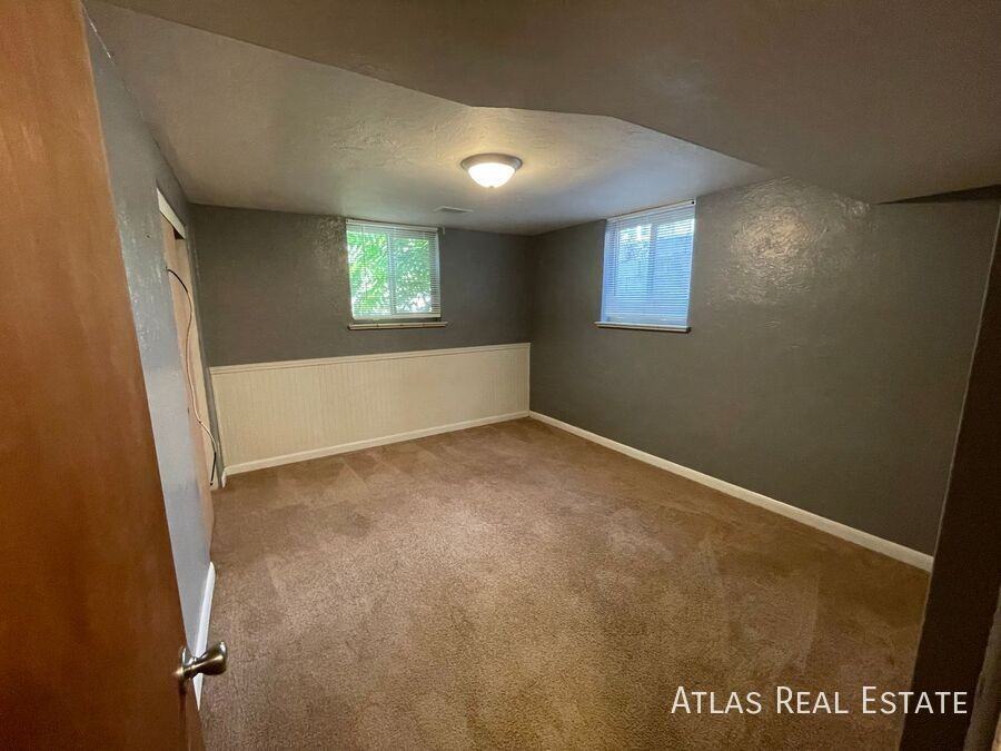 1833 N Hooker St - Photo 7 of 13