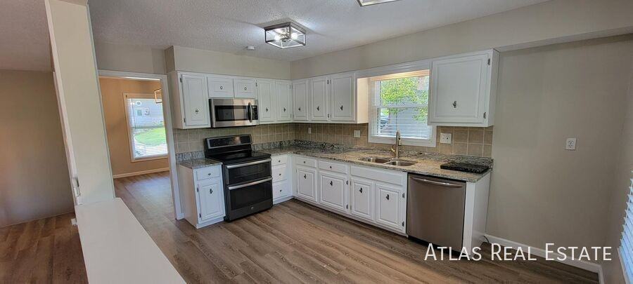 14611 Nw 67th St - Photo 5 of 20