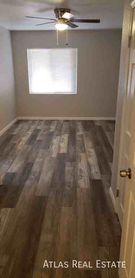 608 N Center St - Photo 3 of 9