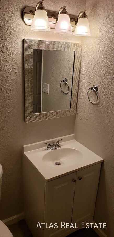 608 N Center St - Photo 7 of 9