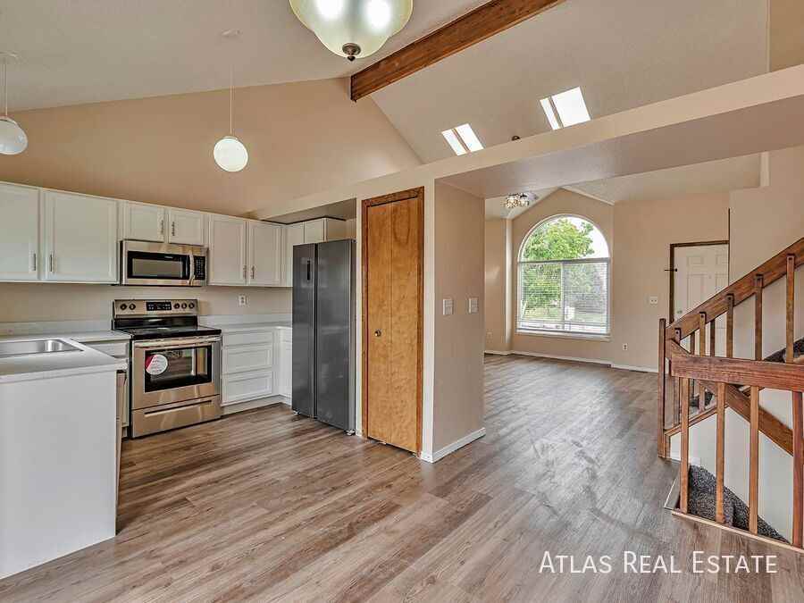 8150 Camfield Cir - Photo 2 of 25