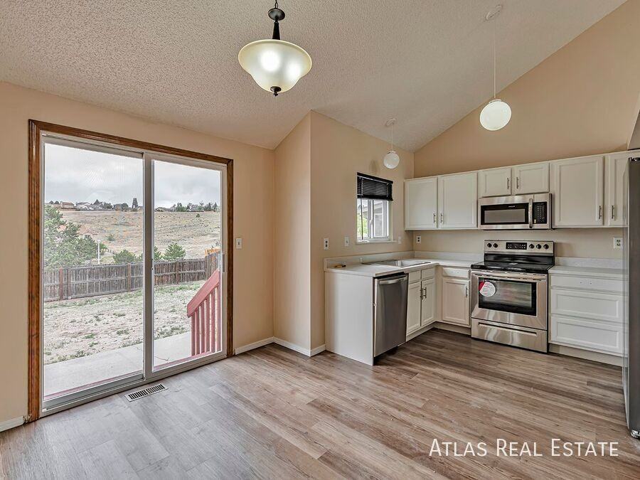 8150 Camfield Cir - Photo 3 of 25