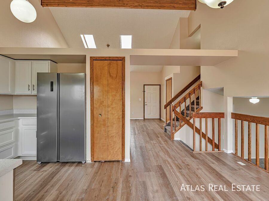 8150 Camfield Cir - Photo 4 of 25