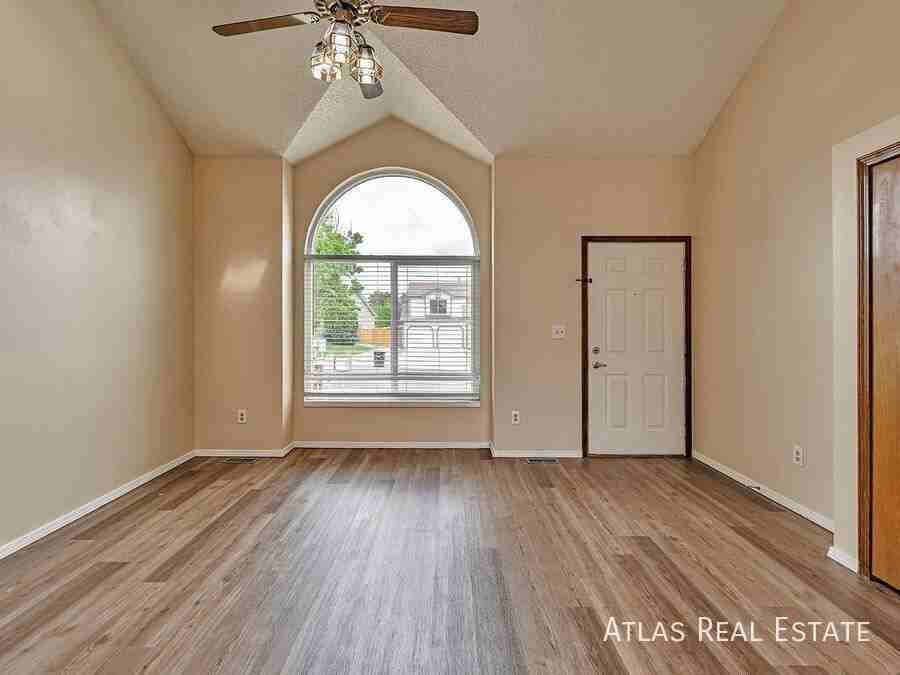 8150 Camfield Cir - Photo 5 of 25