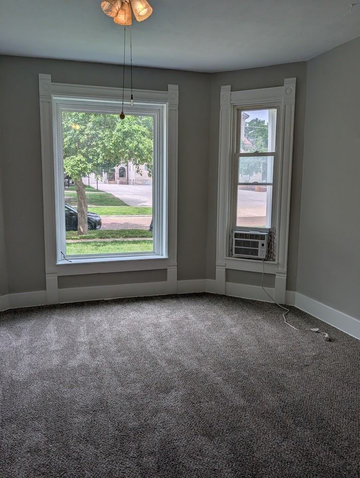 405 West White Street - Photo 2 of 20