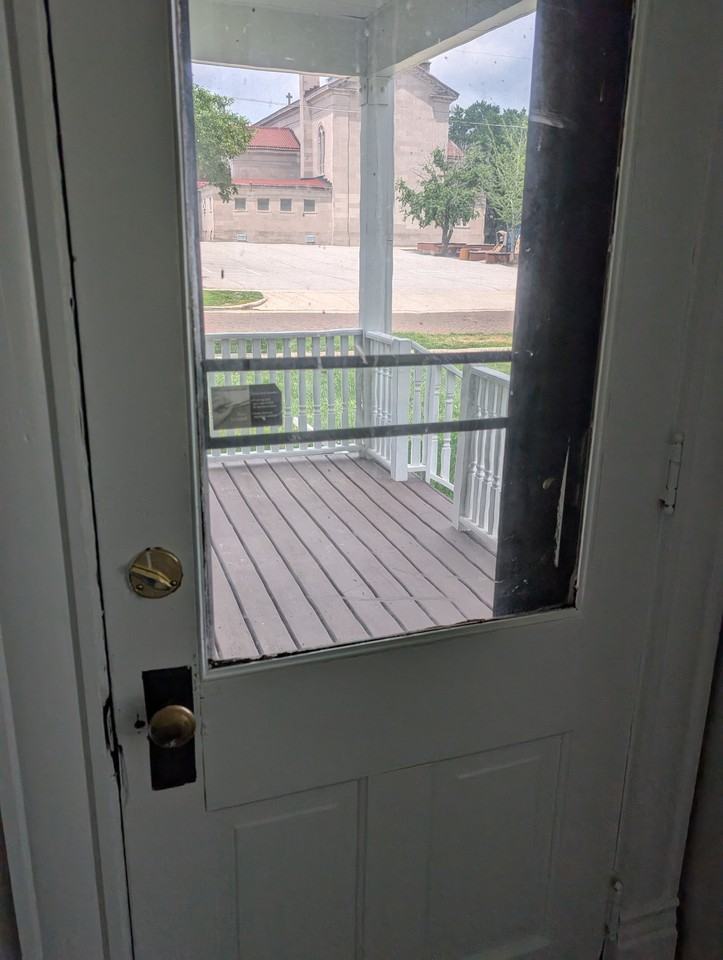 405 West White Street - Photo 4 of 20