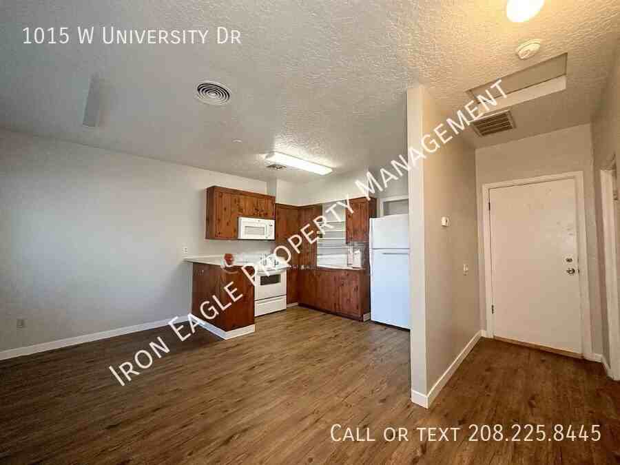 1015 W University Dr - Photo 2 of 8