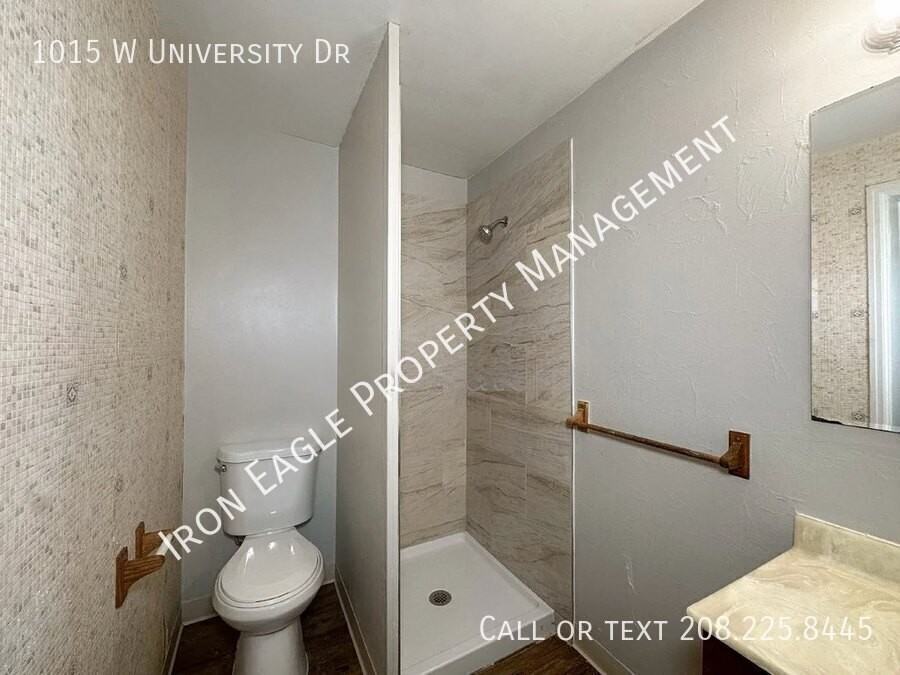 1015 W University Dr - Photo 3 of 8