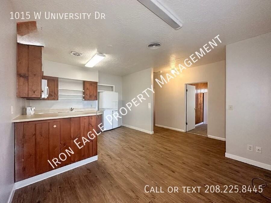 1015 W University Dr - Photo 7 of 8