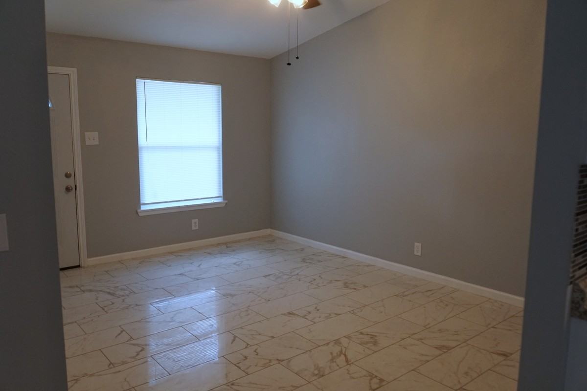 5027 Village Grn #NA - Photo 4 of 24
