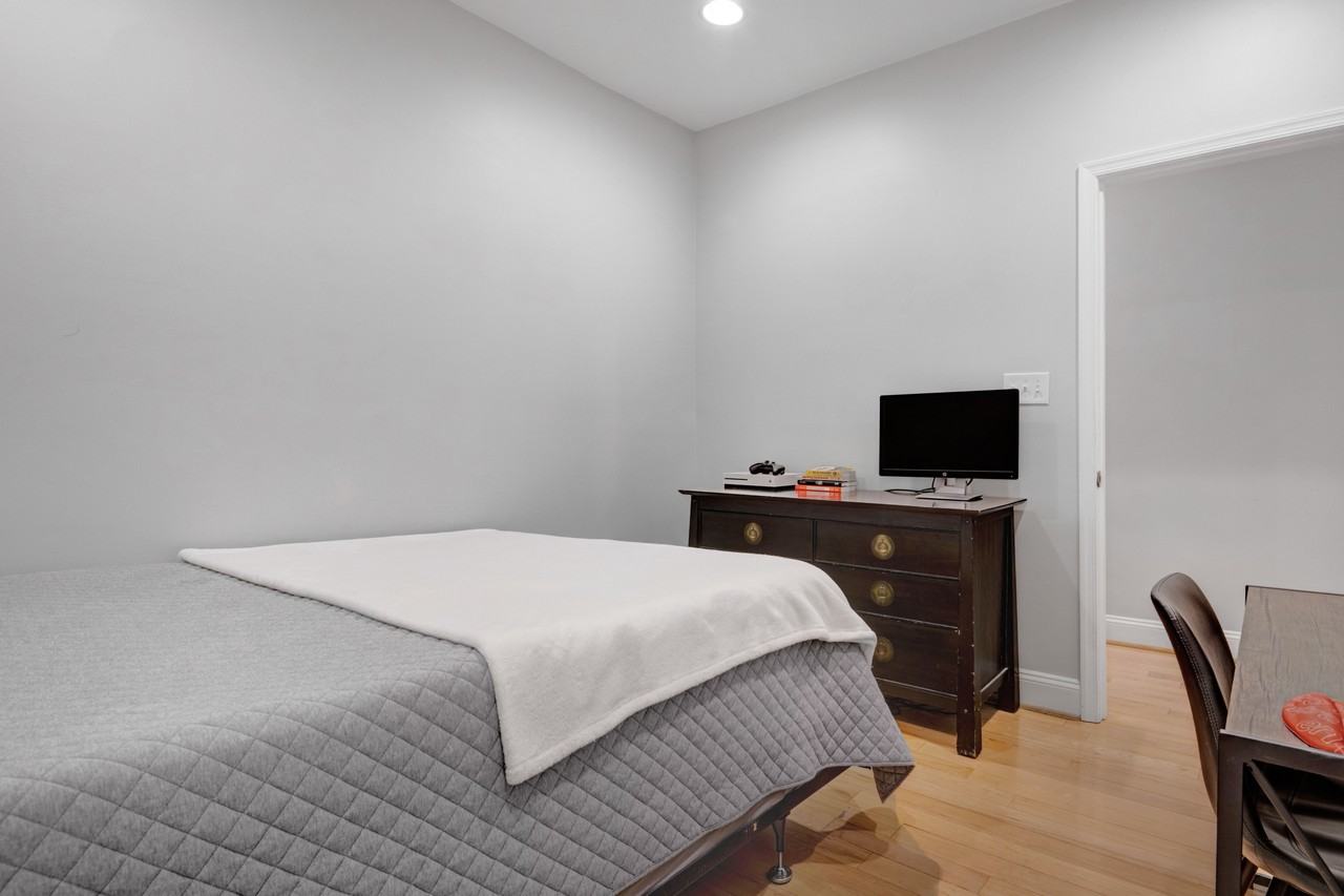 115 New York Ave Nw - Photo 7 of 12