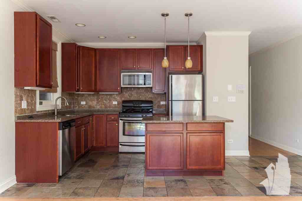 1148 W Roscoe St #2W - Photo 2 of 8