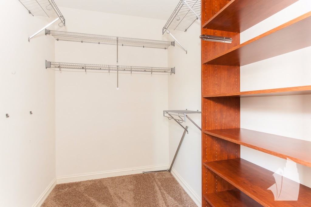 1148 W Roscoe St #2W - Photo 6 of 8