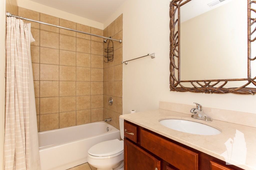 1148 W Roscoe St #2W - Photo 7 of 8
