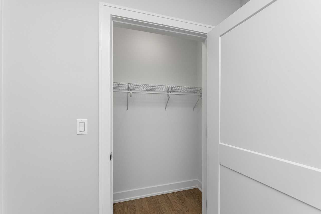 1908 W Winnemac Ave #2 - Photo 4 of 8