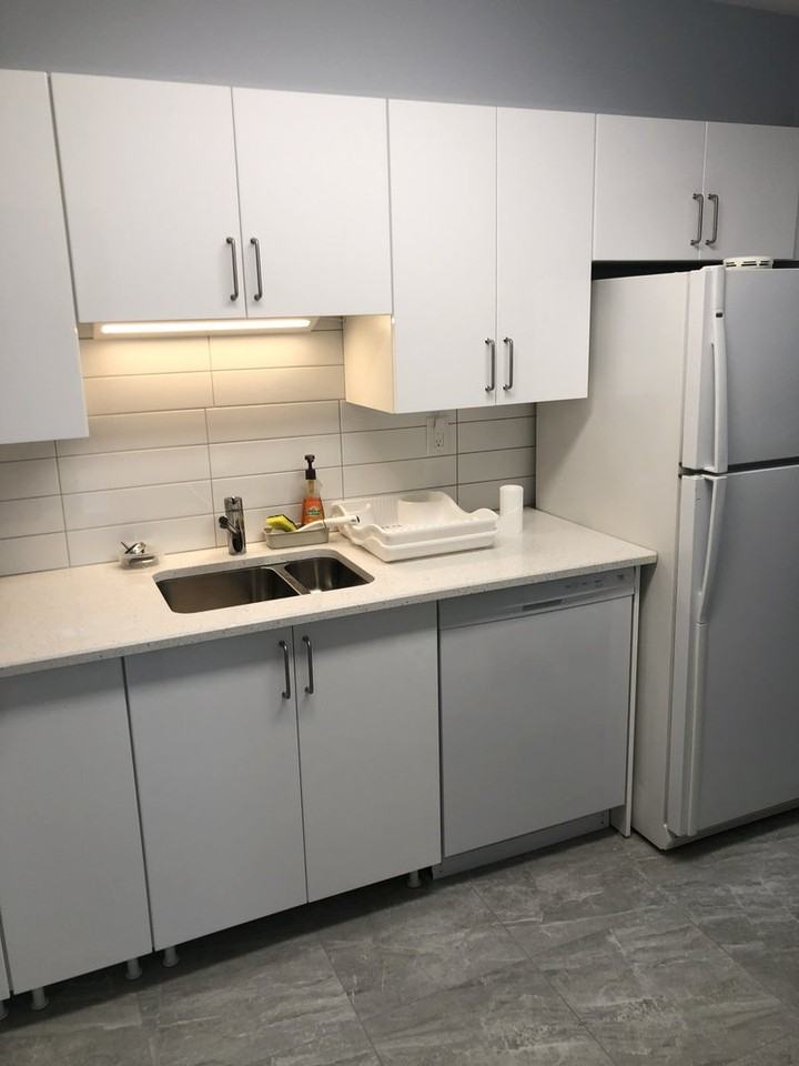 15 La Rose Ave - Photo 4 of 11