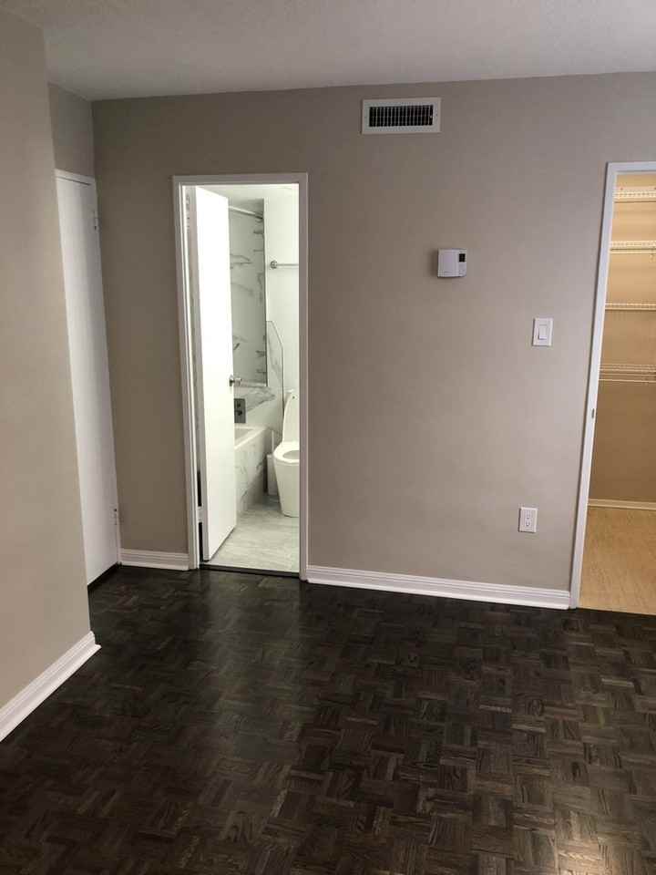 15 La Rose Ave - Photo 7 of 11