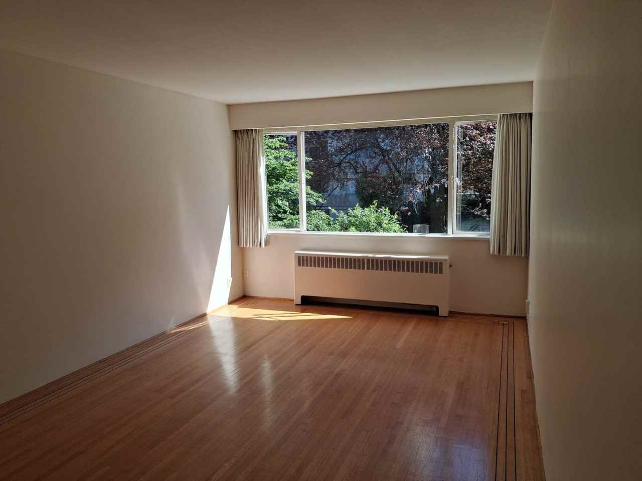 901 Jervis St - Photo 6 of 13