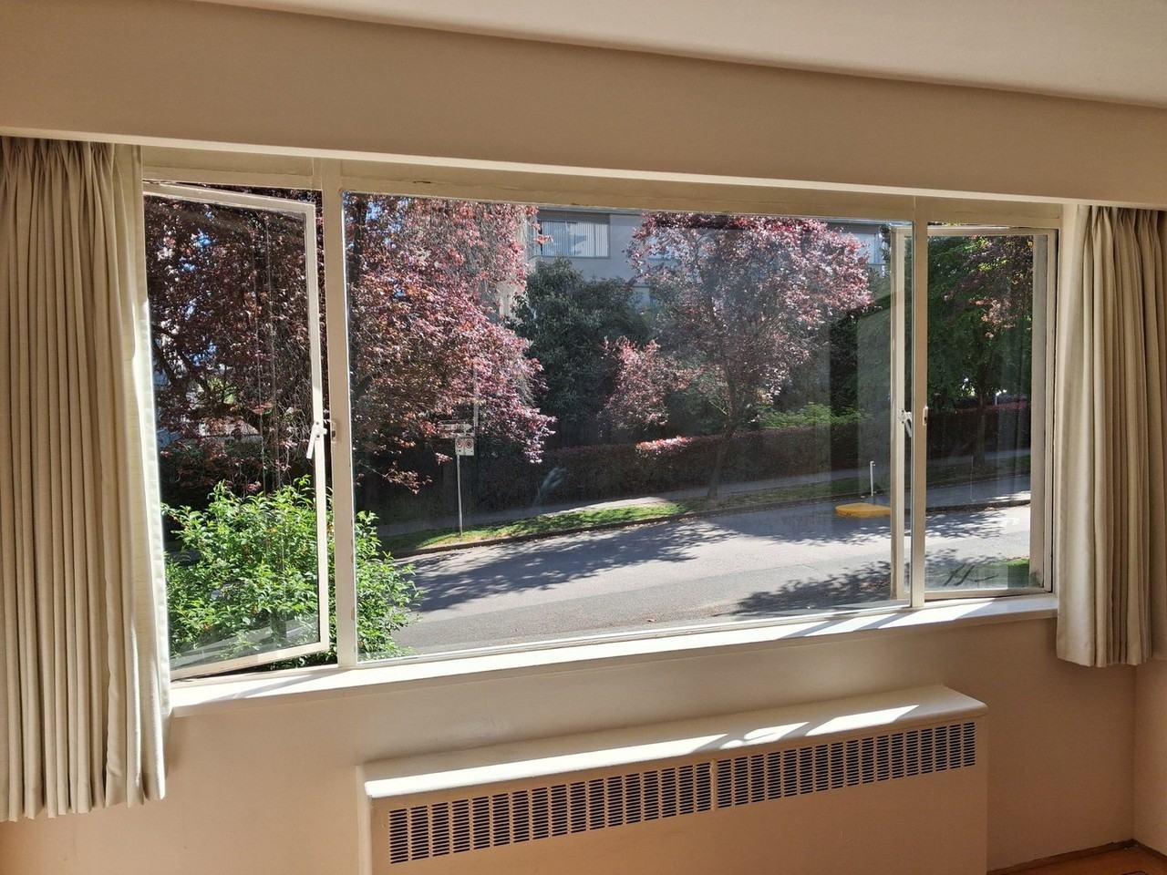 901 Jervis St - Photo 7 of 13