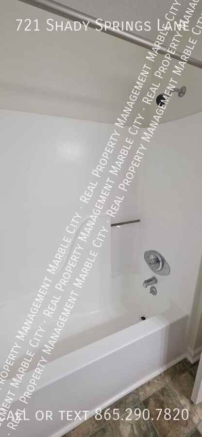 721 Shady Springs Ln - Photo 7 of 31