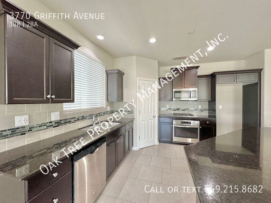 3770 Griffith Ave - Photo 6 of 14