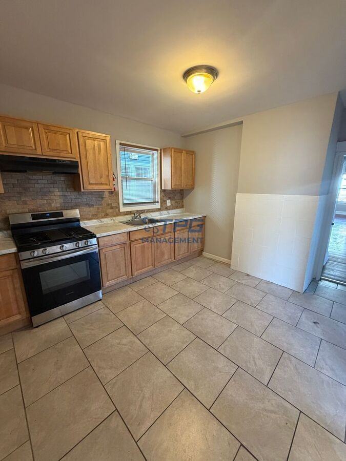 76 Halstead St #1 - Photo 3 of 7