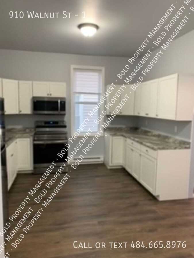 910 Walnut St #1 - Photo 3 of 28