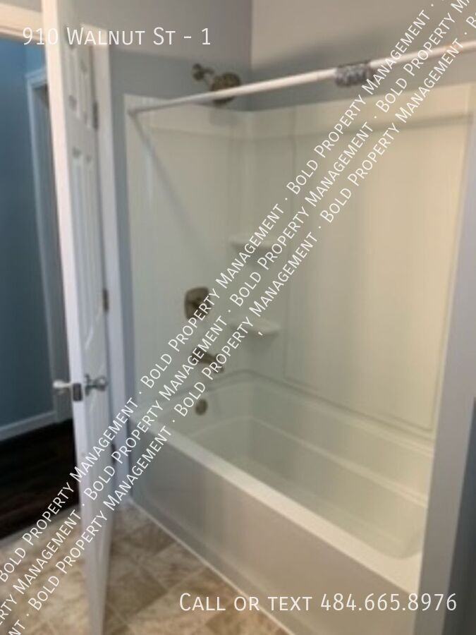 910 Walnut St #1 - Photo 7 of 28