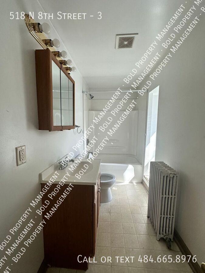 518 N 8th St #3 - Photo 3 of 11