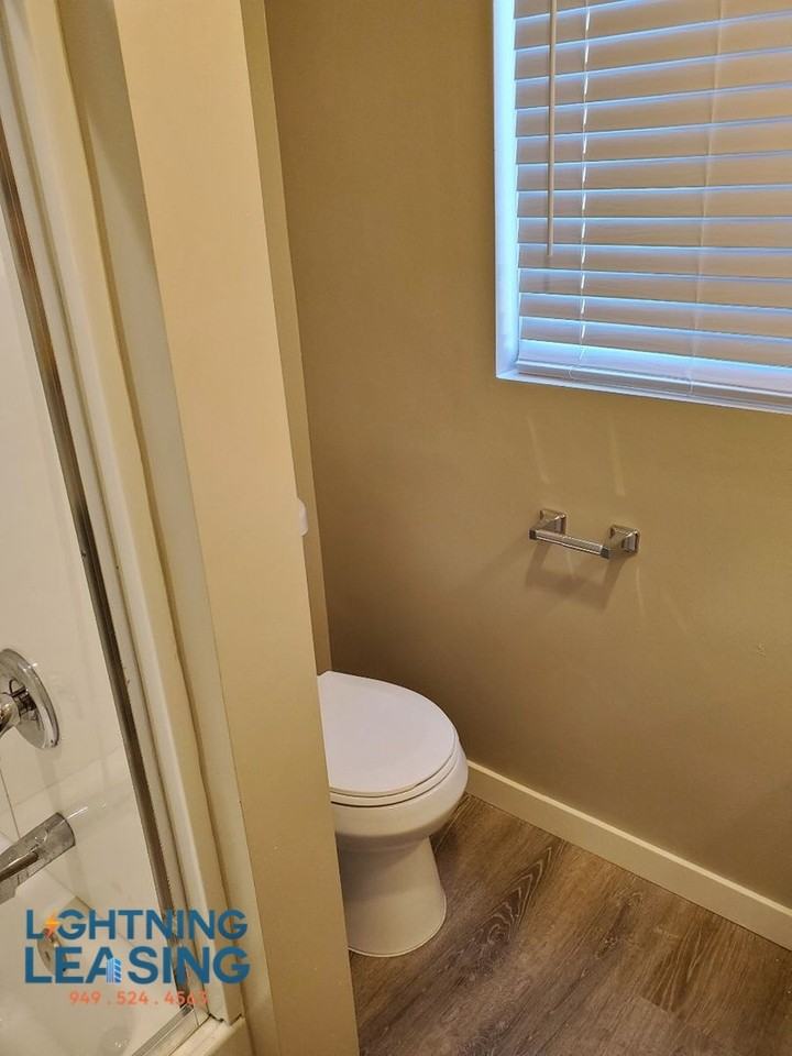 212 W Elk Ave #5 - Photo 5 of 6
