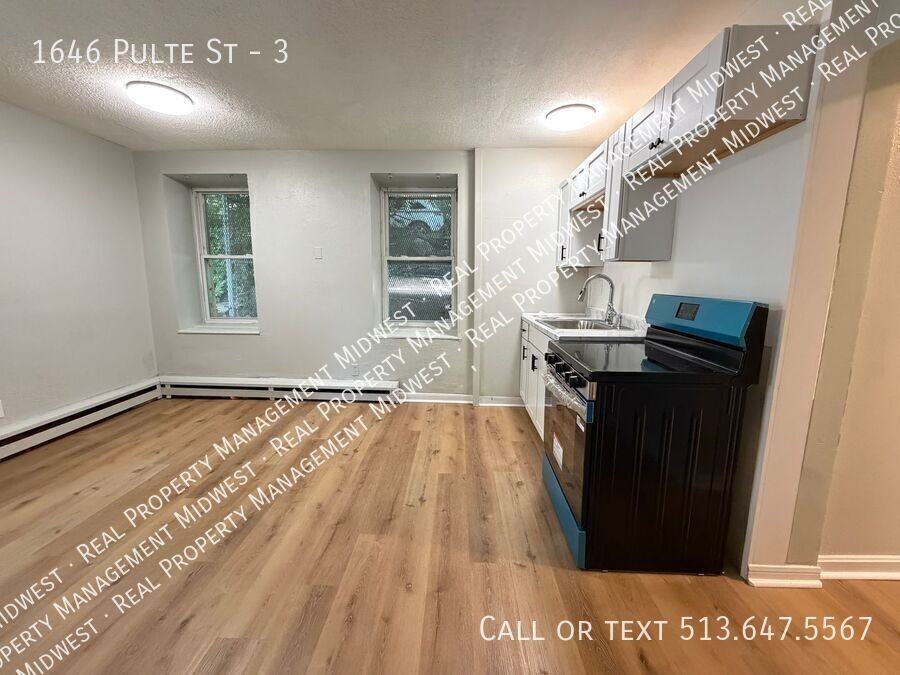 1646 Pulte St #3 - Photo 3 of 10