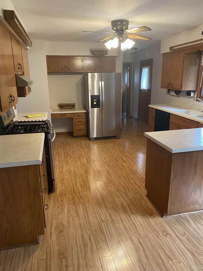 18525 Heathway Ln - Photo 2 of 15