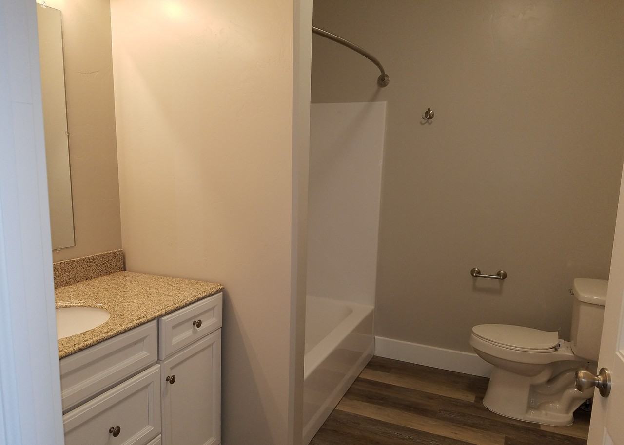 Mountain Shores Apartments - Photo 3 of 15