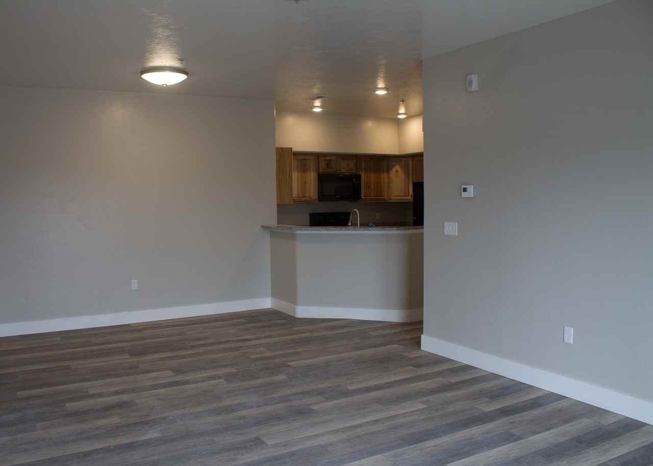 Mountain Shores Apartments - Photo 7 of 15