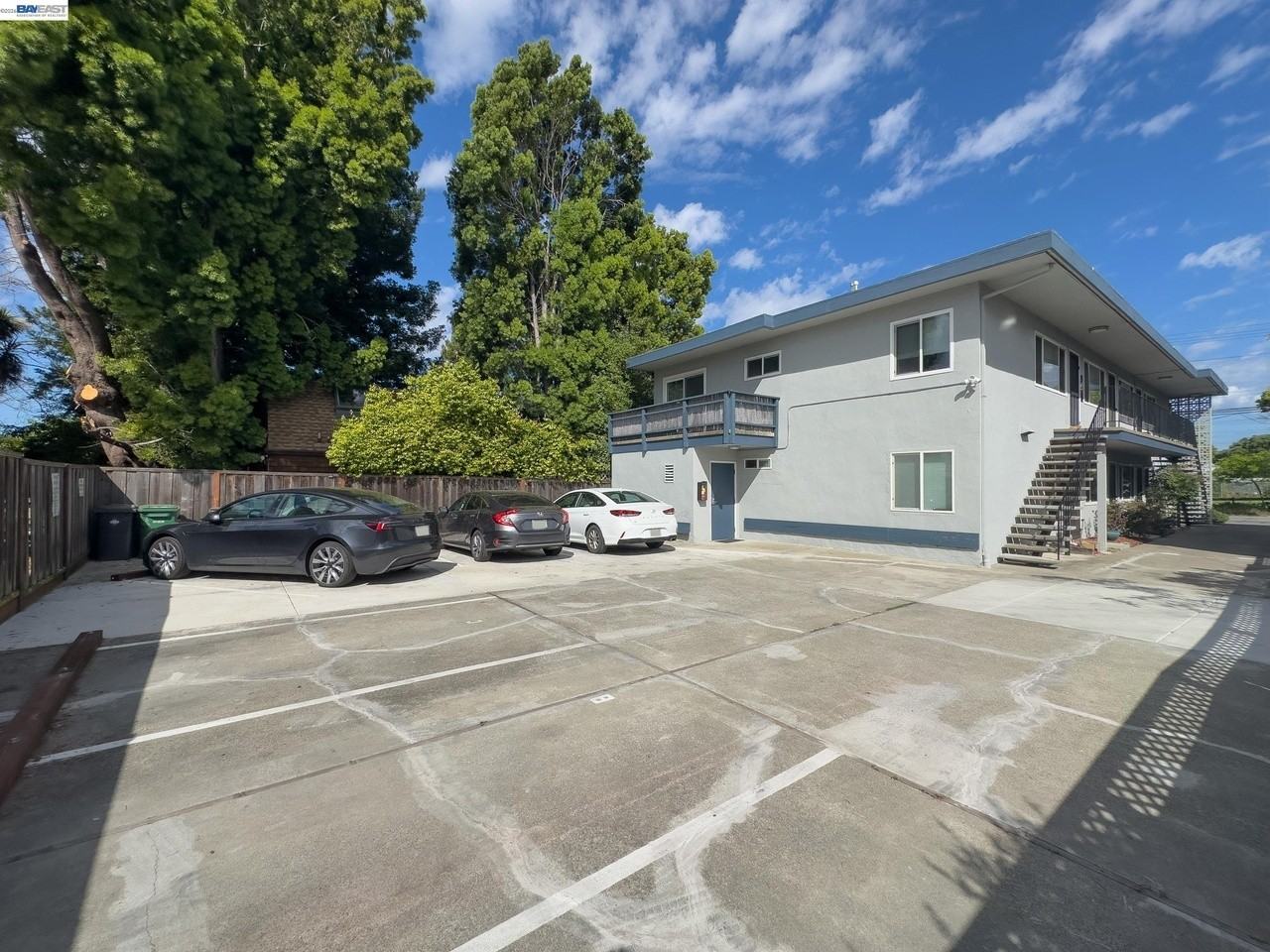 1720 Hearst Avenue - Photo 3 of 18