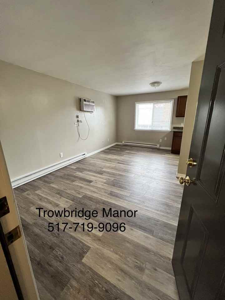 Trowbridge Manor - Photo 4 of 20