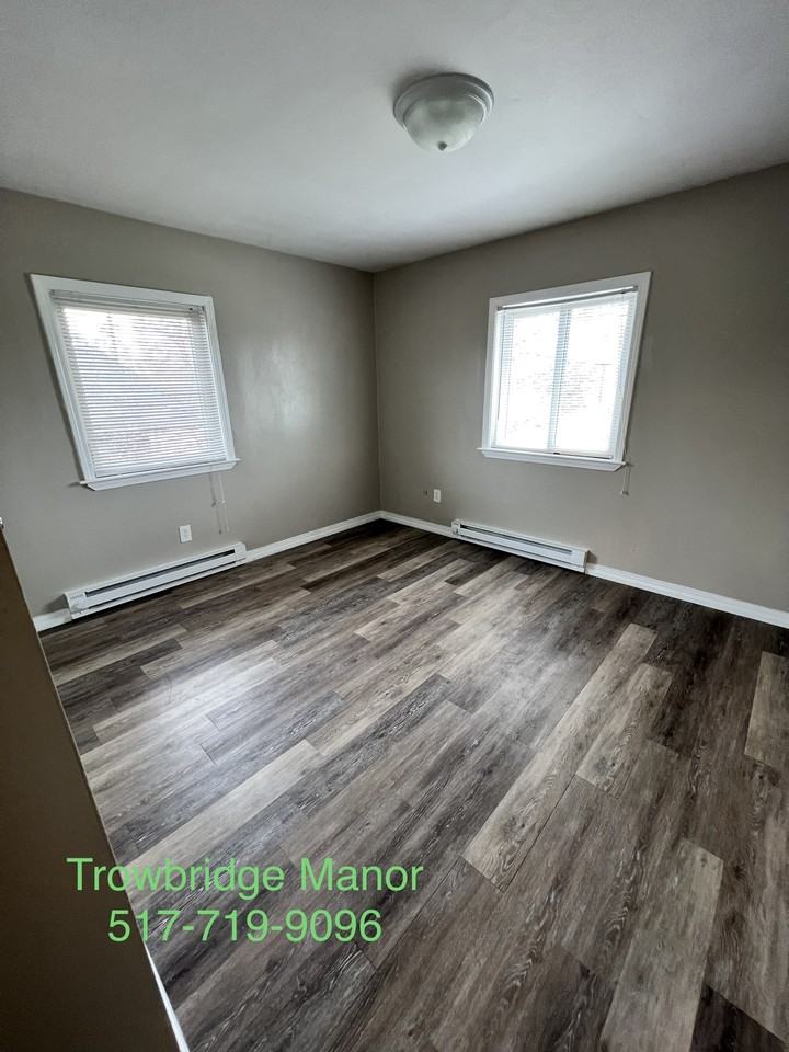 Trowbridge Manor - Photo 7 of 20