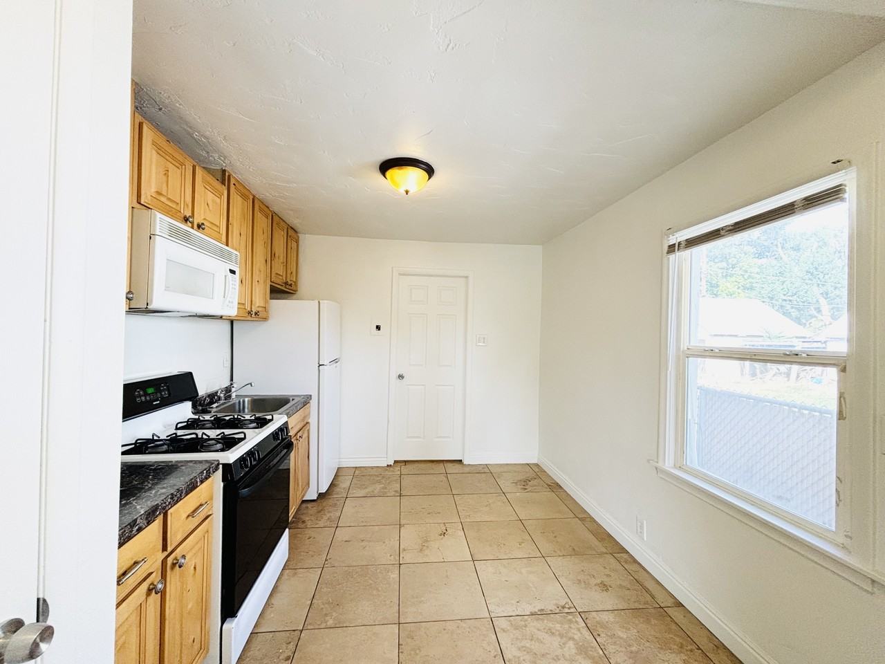119 E Leslie Ave #2 - Photo 4 of 17