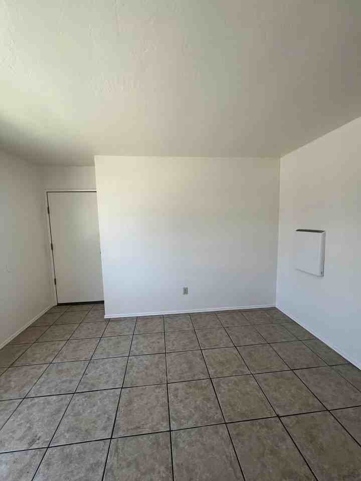1227 E 18th St - Photo 3 of 7