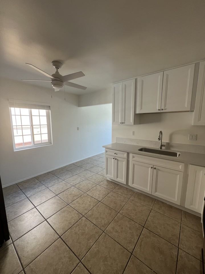 1227 E 18th St - Photo 5 of 7