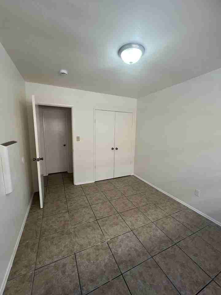 1227 E 18th St - Photo 6 of 7