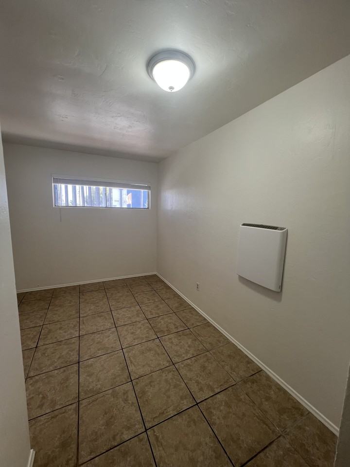 1227 E 18th St - Photo 7 of 7