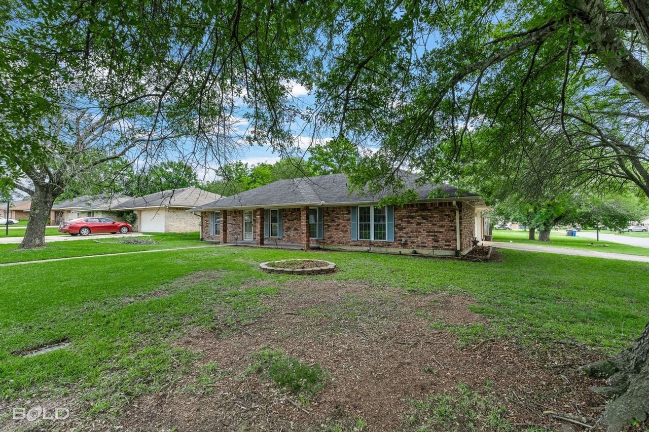 9202 Highcrest Dr - Photo 2 of 28