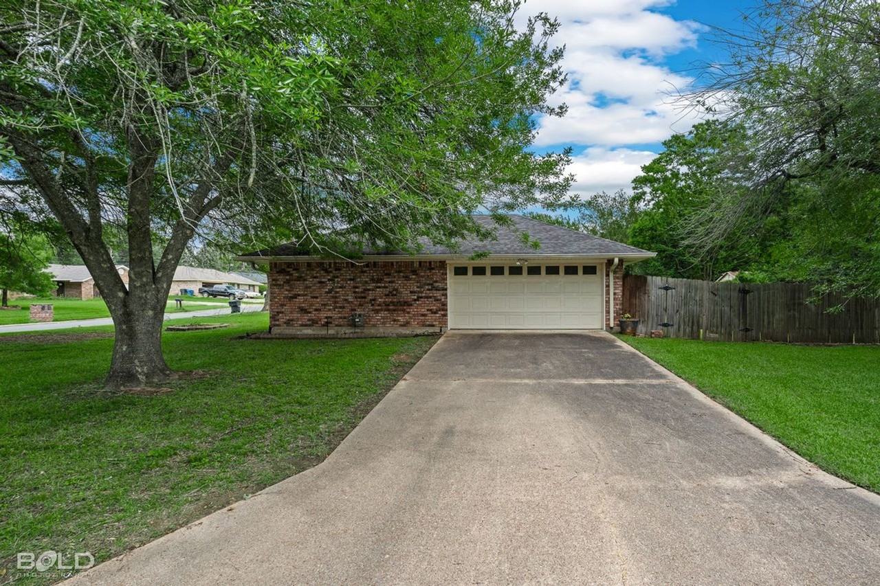 9202 Highcrest Dr - Photo 4 of 28